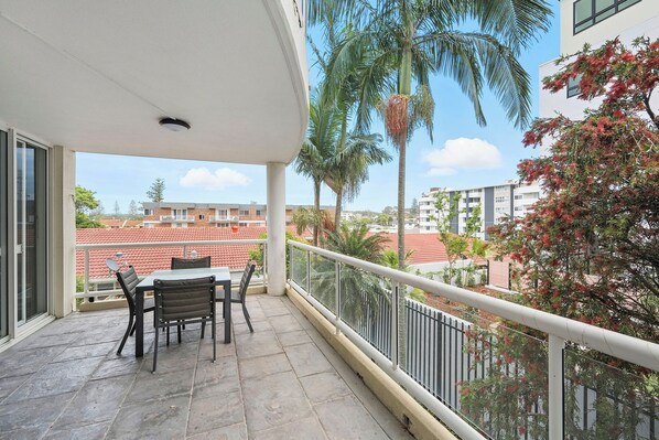 تناول الطعام بالخارج