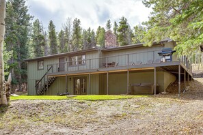 Interior - Hot Tub + Game Room: Peaceful Retreat in Evergreen (Evergreen)