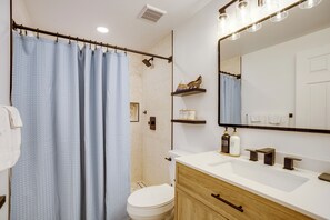 Interior - Hot Tub + Game Room: Peaceful Retreat in Evergreen (Evergreen)