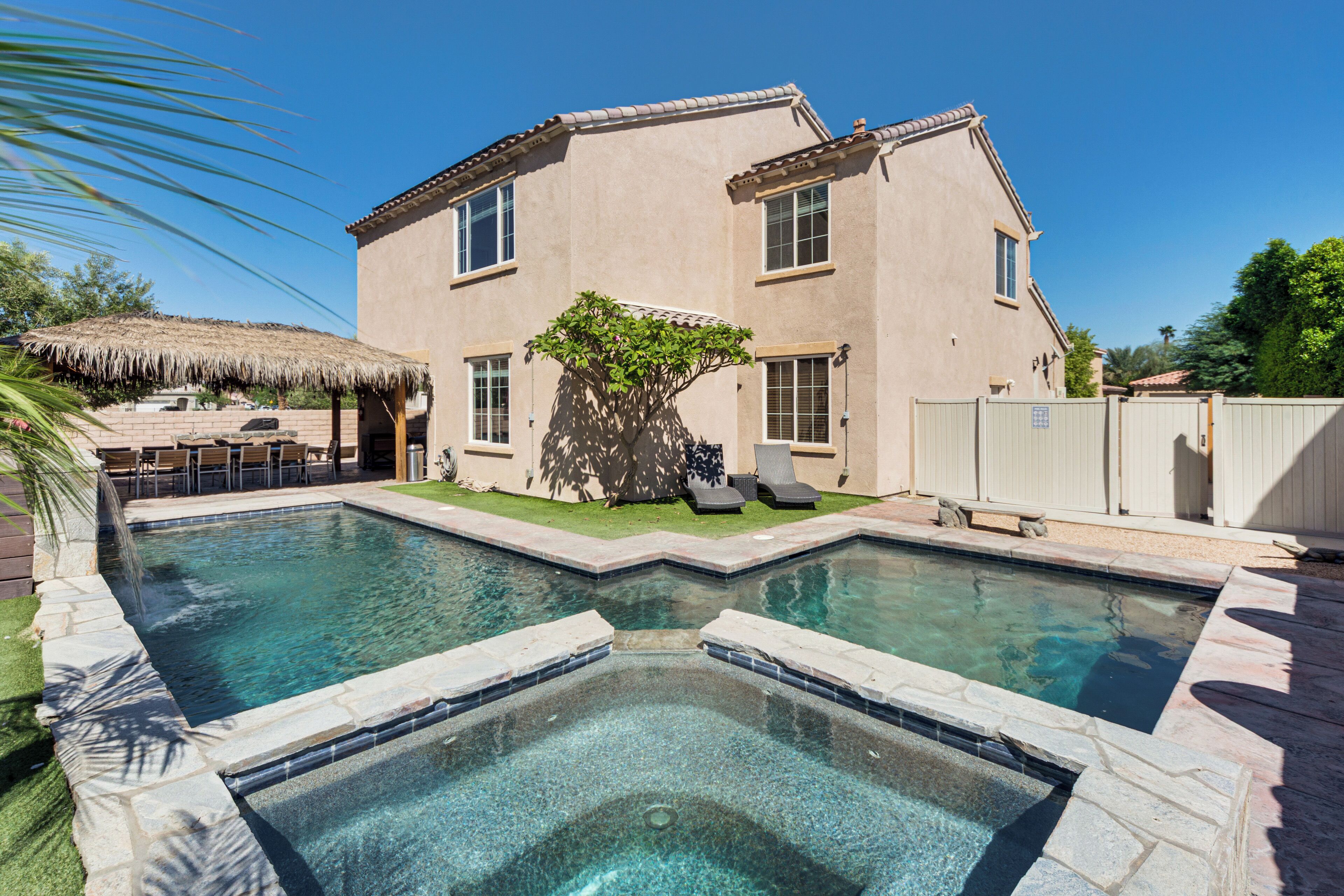 House (5 Bedrooms) | Front of property