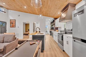 Unclassified image, 4 of 24, button