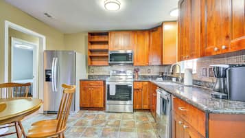 House (3 Bedrooms) | Interior