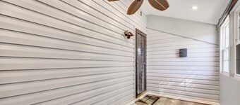 2 Mi to Dtwn Greensboro: Pet-friendly Retreat!