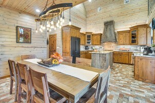 House (5 Bedrooms) | Interior