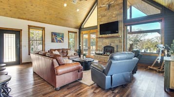 House (5 Bedrooms) | Interior