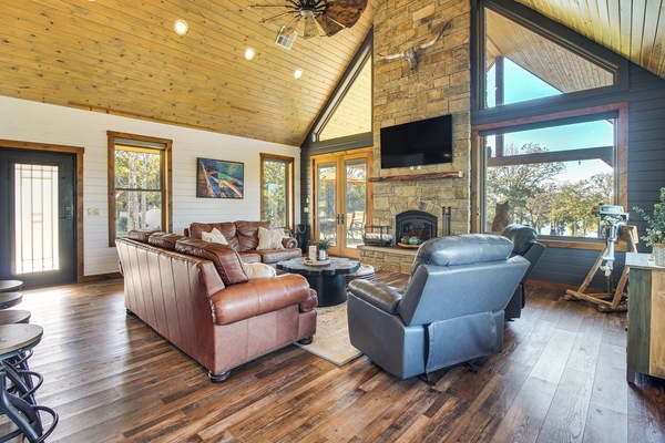 House (5 Bedrooms) | Interior