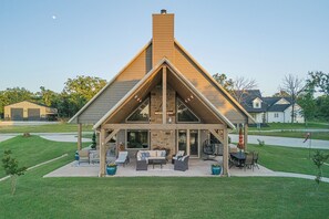 House (5 Bedrooms) | Interior