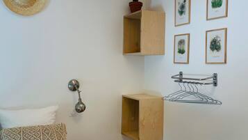 Comfort Room, Pool View | Soundproofing, free WiFi