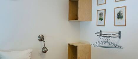 Comfort Room, Pool View