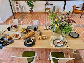 Daily continental breakfast (EUR 15 per person)