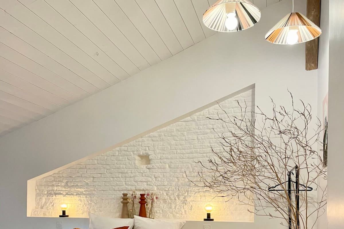 Classic Room, Pool View | Soundproofing, free WiFi