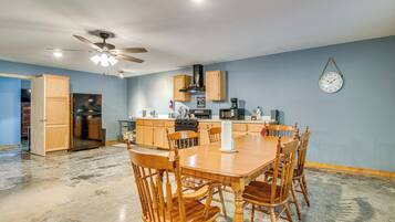 House (3 Bedrooms) | Interior