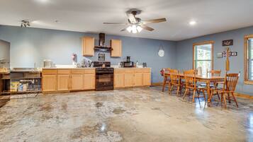 House (3 Bedrooms) | Interior