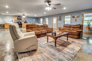 House (3 Bedrooms) | Interior