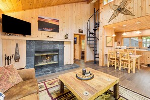 Interior - Private Peninsula! Modern-rustic Fall Lake Cabin (Ely)
