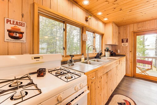 Private Peninsula! Modern-rustic Fall Lake Cabin