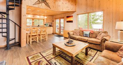 Private Peninsula! Modern-rustic Fall Lake Cabin