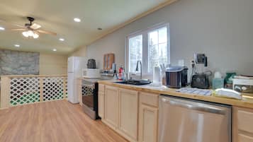 House (2 Bedrooms) | Interior