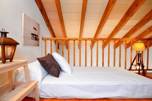 2 عدّة غرف نوم وأسرّة أطفال/رضّع (مجانًا) وملاءات أسرّة