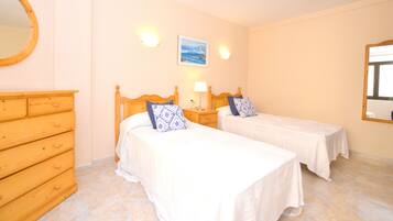 2 phòng ngủ, nôi (giường cho trẻ sơ sinh) miễn phí, bộ trải giường