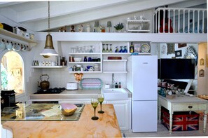 Dụng cụ pha cà phê/trà, ghế cao cho trẻ em