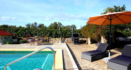 Casa con Piscina en Bonito Entorno