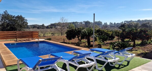 حمّام سباحة خارجي