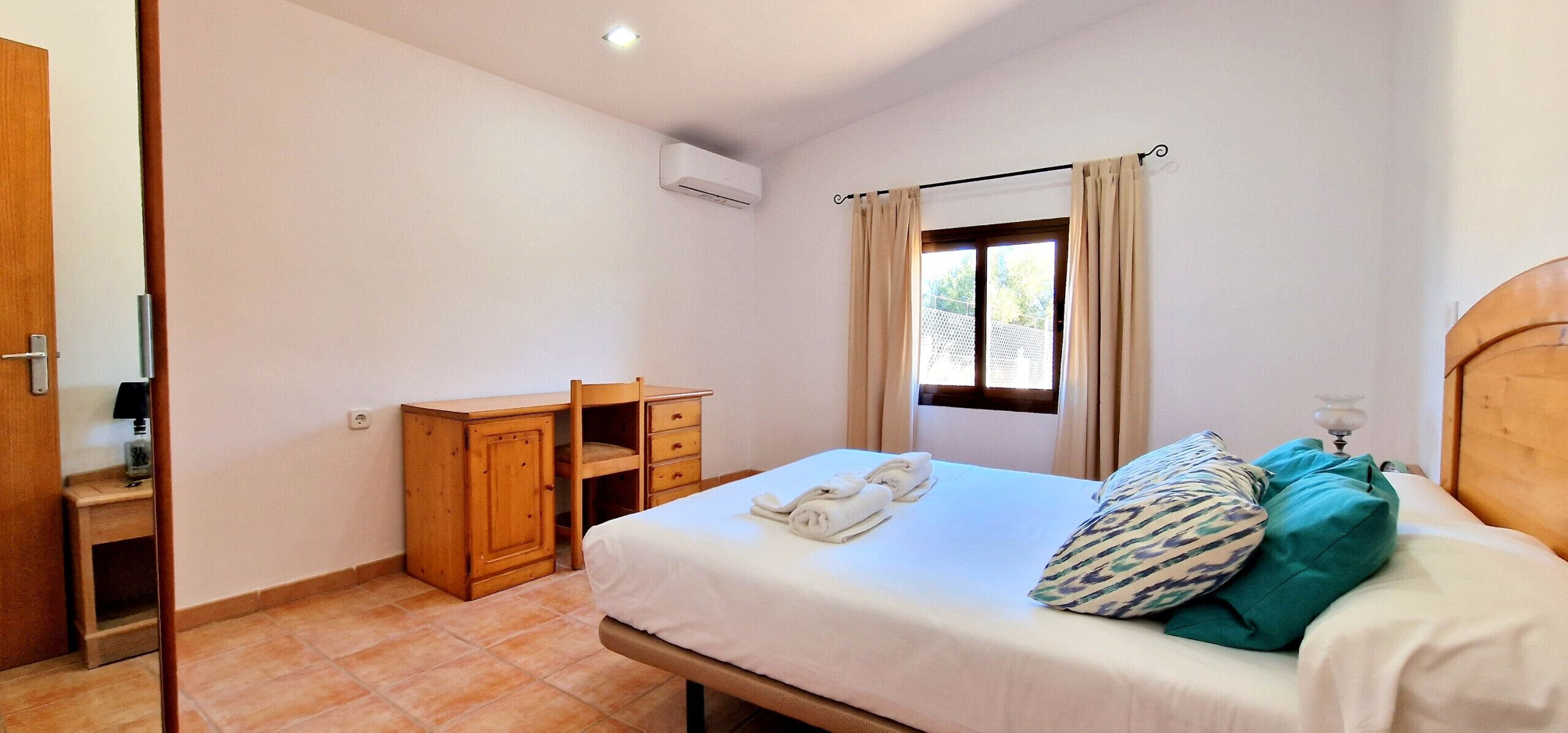 2 bedrooms, bed sheets