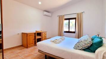 2 bedrooms, bed sheets