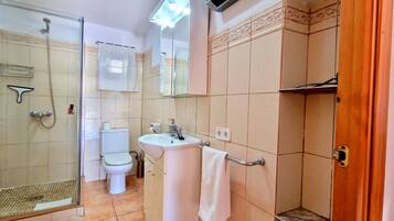 Shower, towels