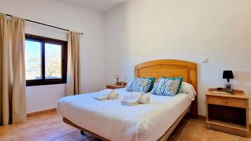 2 bedrooms, bed sheets