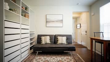 Una Smart TV, una oficina