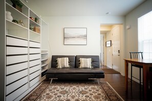 Una Smart TV, una oficina