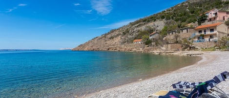 Una spiaggia nelle vicinanze