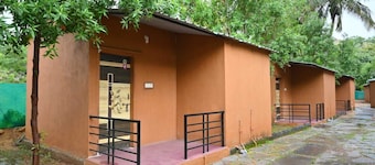 Whispering Rocks Jungle Resort