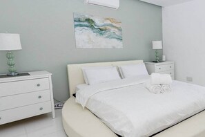 6 bedrooms, iron/ironing board, free WiFi, bed sheets