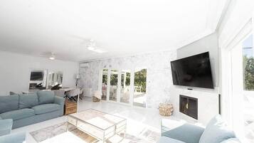 Smart TV, fireplace, table tennis