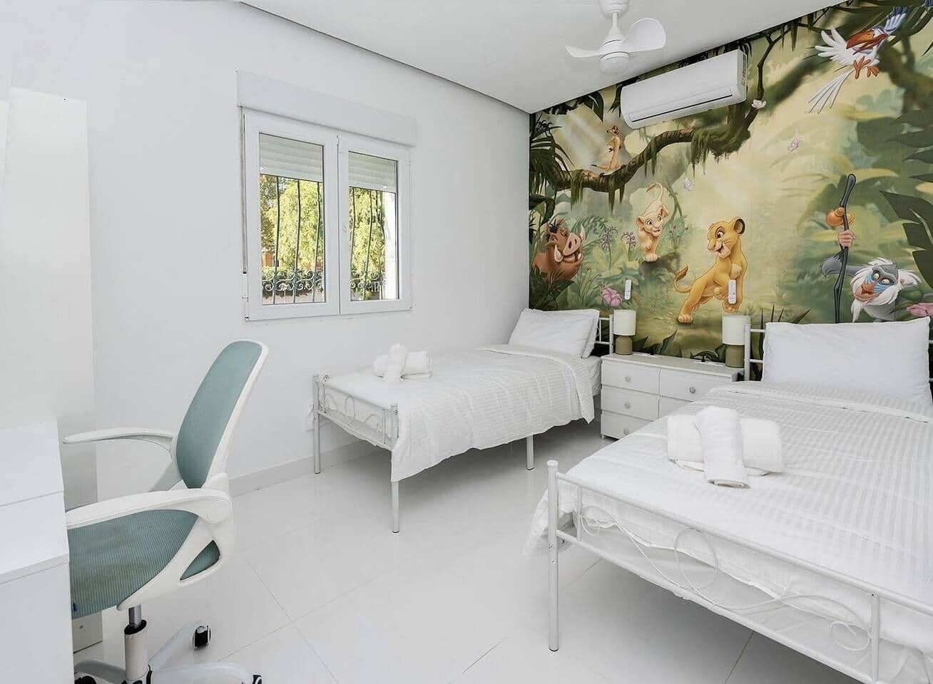 5 bedrooms, iron/ironing board, free WiFi, bed sheets