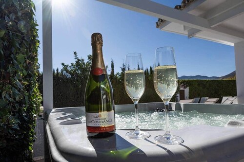 Villa Elouise - Heated pool, Gym, Jacuzzi, Sauna