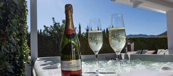 Villa Elouise - Heated pool, Gym, Jacuzzi, Sauna