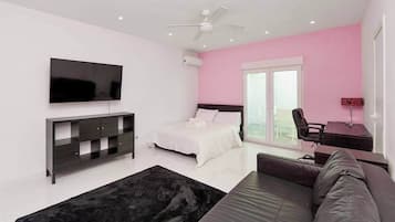 6 bedrooms, iron/ironing board, free WiFi, bed sheets