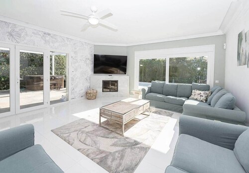 Villa Elouise - Heated pool, Gym, Jacuzzi, Sauna