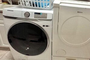 Laundry room - Ru U Art (Richmond Hill)