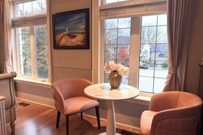 Room - Ru U Art (Richmond Hill)