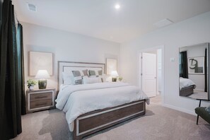 3 bedrooms, iron/ironing board, bed sheets - Luxury Lowcountry Corporate Retreat (Bluffton)