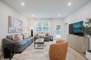 Living area - Luxury Lowcountry Corporate Retreat (Bluffton)