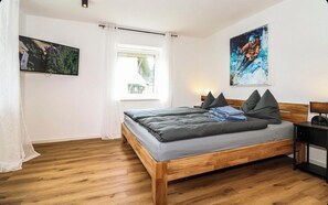 سرير سفر وواي فاي مجانًا وملاءات أسرّة وتسهيلات لدخول الكراسي المتحركة