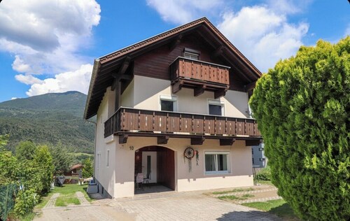 Cozy vacation apartment with Tyrolean flair (e.g. for families with pets).