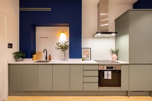 Fridge, microwave, oven, stovetop
