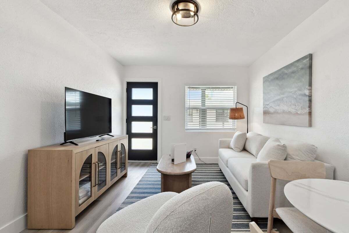 Apartment, 1 Bedroom, Pets allowed | Living area